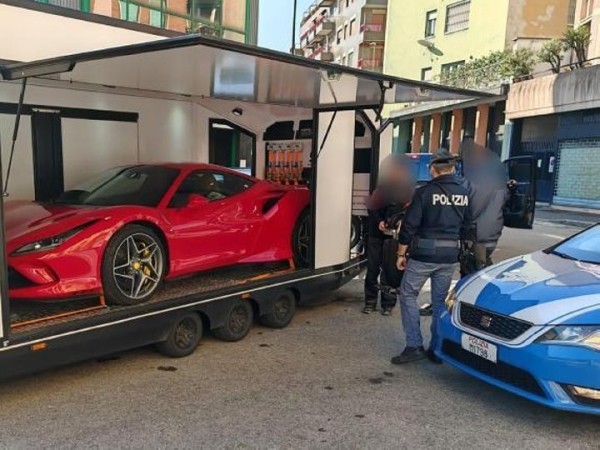 В Италии задержали Ferrari, который везли некоему белорусу в Германию В Италии задержали Ferrari, который везли некоему белорусу в Германию
