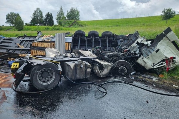 В Австрии грузовик белоруса столкнулся с другим грузовиком В Австрии грузовик белоруса столкнулся с другим грузовиком
